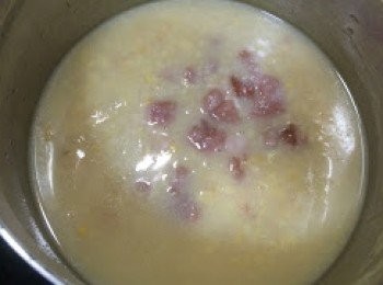 step3: 加入豬肉粒，直至滾起，期間要不時攪拌，以免痴底