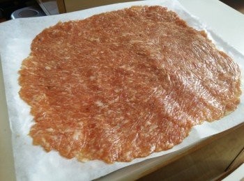 step1: 把調味放入肉內，順一方向攪至起膠