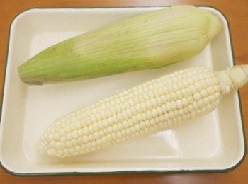 step1: 這天用的北海道水果牛奶玉米來自嘉南平原，採用自然農法無毒栽種，不用擔心農藥問題。自然玉米粒珠珠香甜，多汁又鮮甜唷 ♡