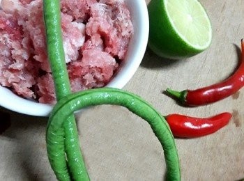 step1: 材料~ 豬絞肉、檸檬汁、辣椒、長豆、