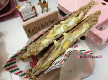 step4: 芝士濃濃溶化又湧出來 很"芝" 味呢!!