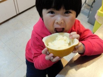 step3: 小碗上裝一球冰淇淋