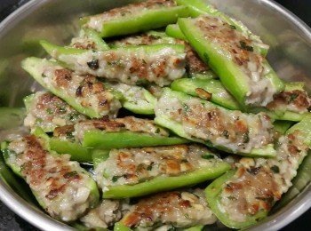 step7: 先豬肉煎至金黃色及熟透，上碟備用