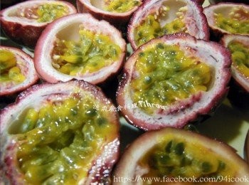 step1: 洋菜粉依照比例加入新鮮百香果