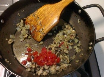 step5: 再加入番茄丁拌炒