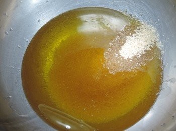 step1: 糖加油先打勻