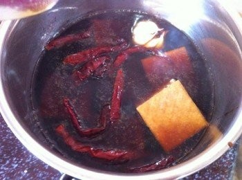 step2: 取出一個小鍋，將所有材料加入。