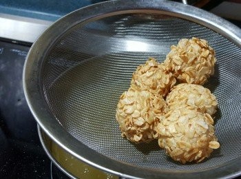 step6: 待丸迫出油份後即可取出