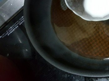 step5: 先將醬汁料煮滾,再用慢火慢慢加入打芡料將汁料煮到略為杰身