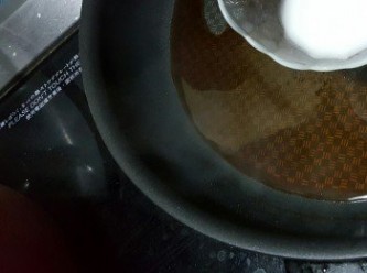 step5: 先將醬汁料煮滾,再用慢火慢慢加入打芡料將汁料煮到略為杰身