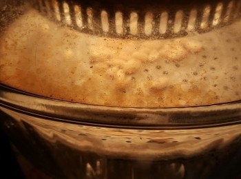 step1: 去衣花生30g洗淨後,用光波爐高架,預熱160度,先波8分鐘,打開蓋炒一炒再波6-10分鐘取出灘凍,(試吓脆唔脆,如果唔脆波多幾分鐘,亦可以用即食花生代替)