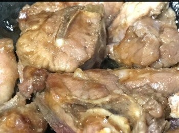 step4: 先爆香排骨！