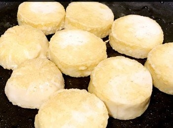 step7: 素雞切片煎至金黃色！