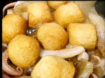 step7: 滾起後... 加入魚蛋... 轉小火炆腍、入味、汁濃即可！