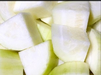 step2: 節瓜去皮、切大粒！