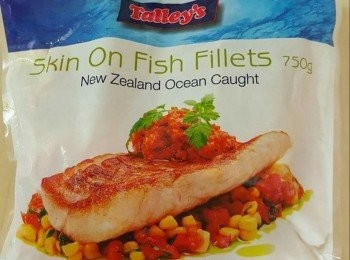 step1: 魚柳解凍後要抹乾