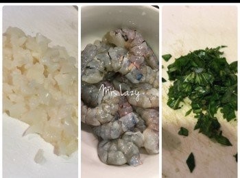 step2: 帶子切細粒、檸檬葉捲起切絲（見圖），青豆、馬蹄也是切細粒，紅蘿蔔打碎