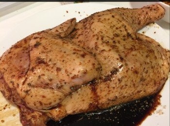 step3: 200度預熱焗爐，先焗10分鐘，然後取出，均勻塗上蜜糖，視乎雞的大小和進度，再焗10-15分鐘。完成?