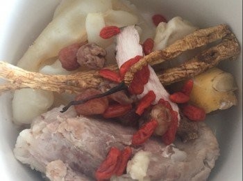 step1: <a href="https://bit.ly/3ANJVUp" target="_blank" data-keyword="豬展" class="guide-link"><strong>豬展</strong></a> <span style="display:inline-block;vertical-align:middle;margin-top:-3px;color:initial;border-radius:3px;padding:2px 3px;font-size:12px;line-height:14px;background:#87d300;color:#fff;">即買</span> 及螺頭先出水，所有材料加水燉3小時