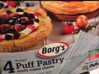 step1: 現成酥皮很方便，可以在烘焙店，或大型超市買到，一般放在冷凍櫃內。有些烘焙店可以散賣，可以試試。