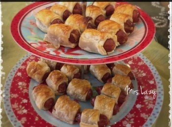 step4: ＊ 焗好的酥卷，一個一個排列在兩或三層的點心架，用來招呼客人也很不錯啊。大家不妨試試！