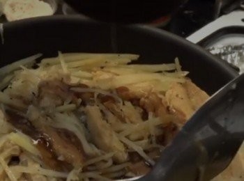 step6: 加入少許燒汁，炒至乾身完成