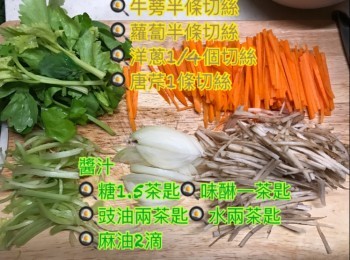 step1: 😋牛蒡切絲後浸白醋15分鐘
😋熱鑊炒牛蒡絲下1/4醬汁小火焗15分鐘
😋加其他材料（除唐芹外）加剩餘醬汁炒勻，小火焗再焗5分鐘，加唐𦭐炒熟上碟