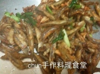 step5: “酥炸綠咖哩丁香魚”即完成。