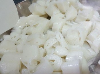 step4: 將攤凉的陳村粉切細段