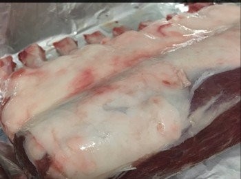 step1: 羊架解凍後，清洗
將調味料均衡塗滿羊架
(羅勒+香草+黑胡椒+蒜鹽+橄欖油）