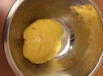 step3: 搓成麵糰，如圖示。