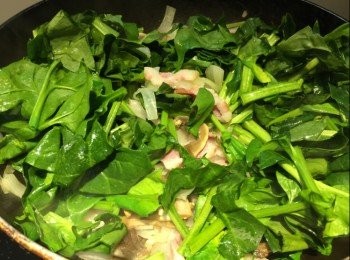 step9: 最後落波菜，加入調味料，大火炒一會。
炒好後放涼備用。