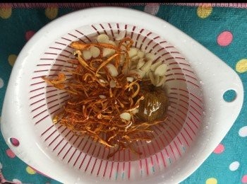 step1: 所有材料洗淨，瘦肉/<a href="https://bit.ly/3kLFTWO" target="_blank" data-keyword="雞腳" class="guide-link"><strong>雞腳</strong></a> <span style="display:inline-block;vertical-align:middle;margin-top:-3px;color:initial;border-radius:3px;padding:2px 3px;font-size:12px;line-height:14px;background:#87d300;color:#fff;">即買</span> /嚮螺先出水10分鐘，撈起洗淨