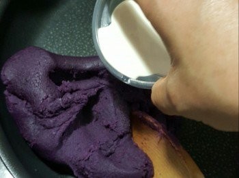 step7: 熄火後才加入淡忌廉拌勻灘凍備用