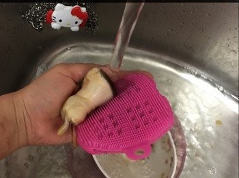 step3: 响螺刷洗乾淨，去腸