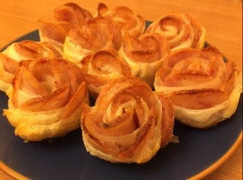 step12: 可即時熱食，亦可放於室內一回放涼後，放進盒內保存，玫瑰酥可保存一兩天。