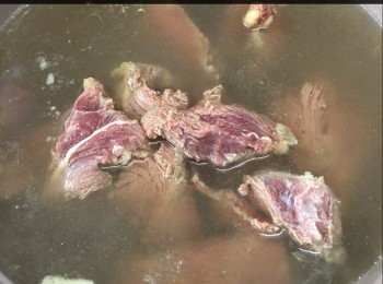 step2: 牛肉切件出水