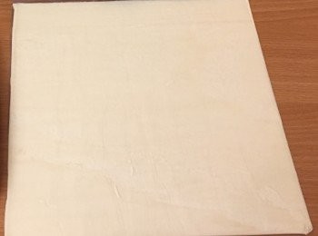 step1: 酥皮先放置至回復室溫。
蘋果先洗淨備用，焗爐先預熱180度。