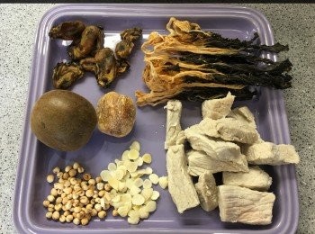 step1: 所有材料洗淨，瘦肉和蠔豉先出水，大約5分鐘，撈起洗淨