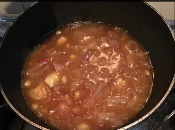 step2: 落一匙生粉加小量水。。
煮杰，淋係牛仔骨上