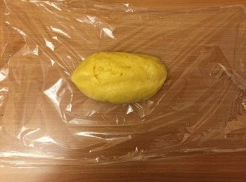 step4: 然後蓋上保鮮膜，放入雪櫃雪30分鐘至少少硬。