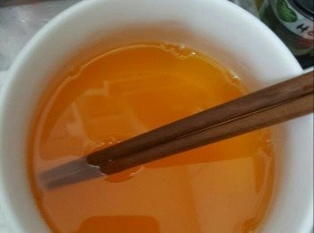 step1: 啫喱粉和糖，連熱水，倒在一起，慢慢攪拌至溶化，放涼