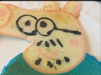 step4: 用針筒取色。在鍋上畫鍾意嘅圖案。