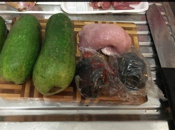 step1: 節瓜刨皮切斷
瘦肉加糖生粉豉油醃製10分鐘