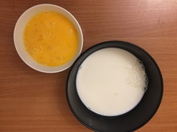 step10: 此時，可準備<span class="group_3">蛋漿</span>，蛋、牛奶、芝士粉、鹽、胡椒粉，攪勻即可待用。