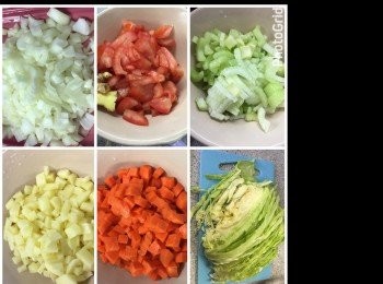 step8: 加入茄汁/茄膏及其他調味料