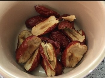 step2: 紅棗一開二，去核