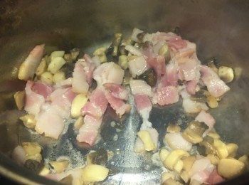 step4: 蛋4隻，分開蛋白及蛋黃。