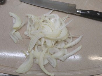 step3: 洋蔥切絲備用