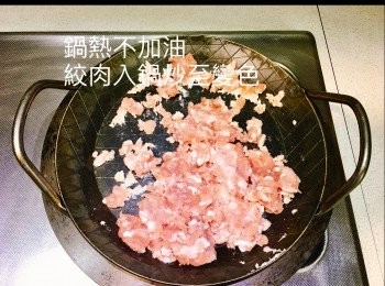 step3: Tips
利用肉本身油脂代替油做烹煮